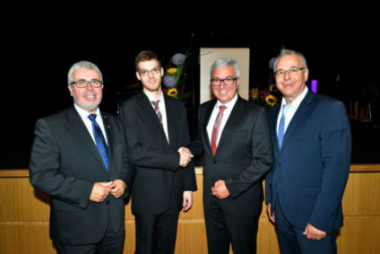 komba gratuliert den Absolventinnen und Absolventen der Hochschule für öffentliche Verwaltung: